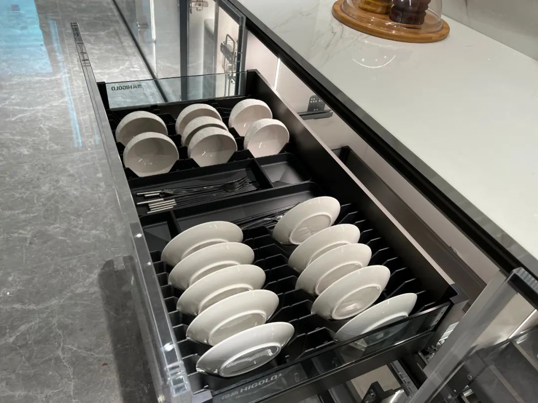 一體化抽屜拉籃，適合碗筷餐具收納